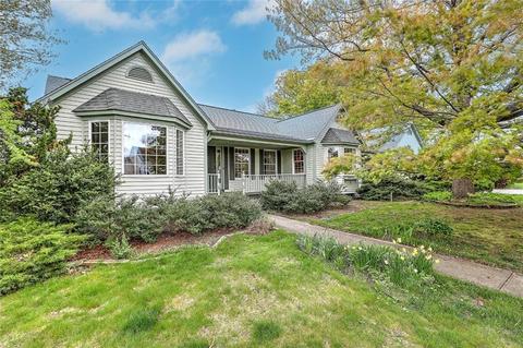 9 Dolly Dr, Bristol, RI 02809