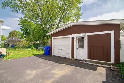 131 Pullen Ave, Pawtucket, RI 02861 photo 2