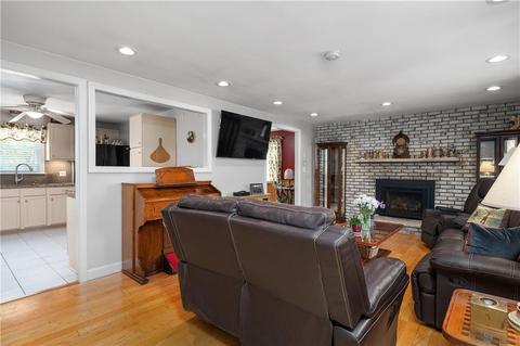 32 Damon Ave, Warwick, RI 02889 photo 5