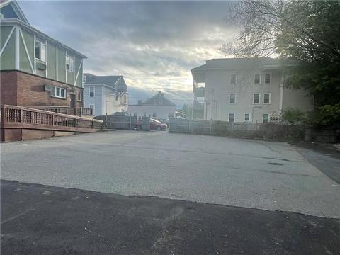 58 Hamlet Ave, Woonsocket, RI 02895 photo 4