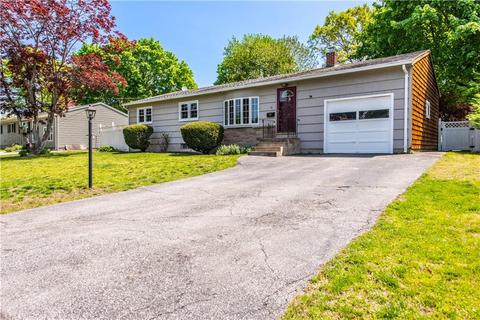 16 Esquire Ave, Warwick, RI 02889 photo 3