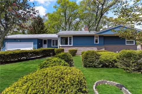 7 Golini Dr, Johnston, RI 02919
