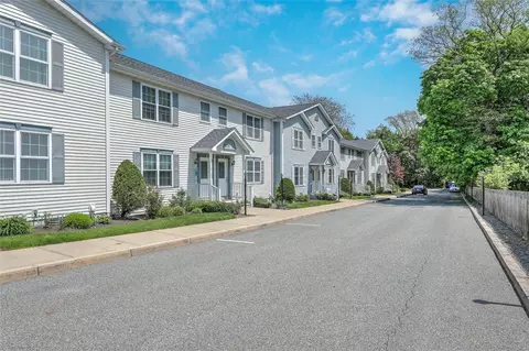 87 N Bend St #4, Pawtucket, RI 02860