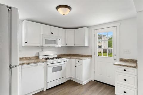 90 Pinegrove Ave, Warwick, RI 02889 photo 5