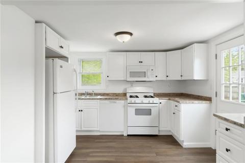 90 Pinegrove Ave, Warwick, RI 02889 photo 4