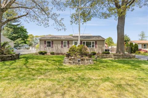 41 Morse Ave, Warwick, RI 02886