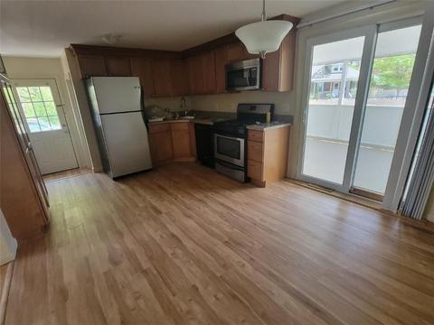 4 Wayne St, Warwick, RI 02889 photo 3