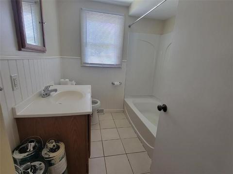 4 Wayne St, Warwick, RI 02889 photo 5