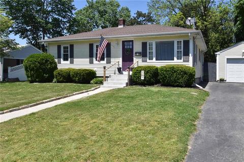 44 Sophia Dr, Warwick, RI 02886