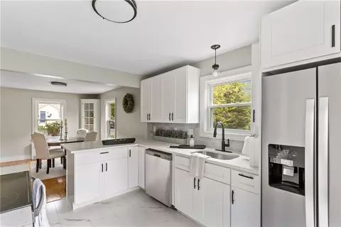 46 Crest Ave, Warwick, RI 02886 photo 4