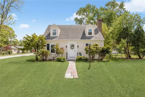 46 Crest Ave, Warwick, RI 02886