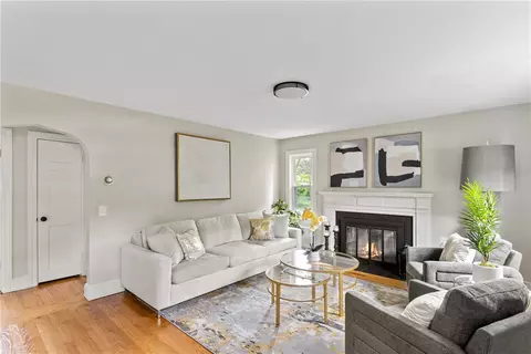46 Crest Ave, Warwick, RI 02886 photo 8