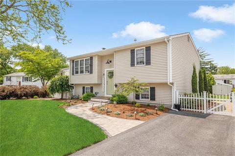 25 Gateway Ct, Warwick, RI 02889 photo 3