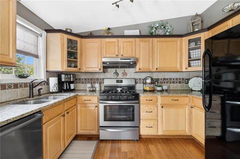 25 Gateway Ct, Warwick, RI 02889 photo 11