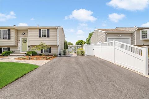 25 Gateway Ct, Warwick, RI 02889 photo 4