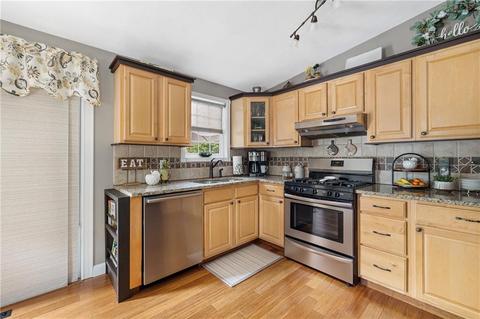 25 Gateway Ct, Warwick, RI 02889 photo 10