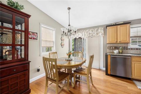 25 Gateway Ct, Warwick, RI 02889 photo 9