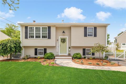 25 Gateway Ct, Warwick, RI 02889 photo 1