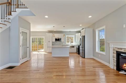 460 Louise St, Woonsocket, RI 02895 photo 3
