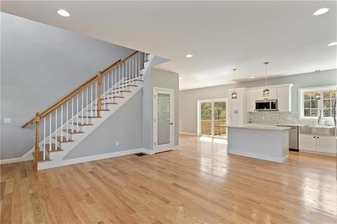460 Louise St, Woonsocket, RI 02895 photo 5