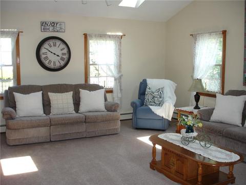 91 Oxford Ave, Woonsocket, RI 02895 photo 9