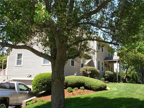 91 Oxford Ave, Woonsocket, RI 02895 photo 2