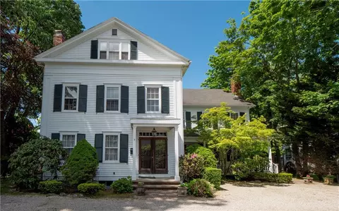 7 Clay St, Newport, RI 02840