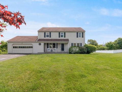 24 Soares Dr, Portsmouth, RI 02871