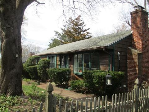 41 Thurman St, Warwick, RI 02888 photo 3