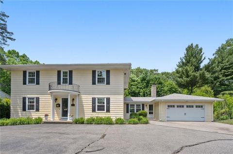 91 Summit Dr, Cranston, RI 02920