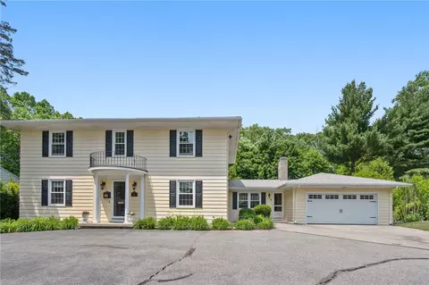 91 Summit Dr, Cranston, RI 02920