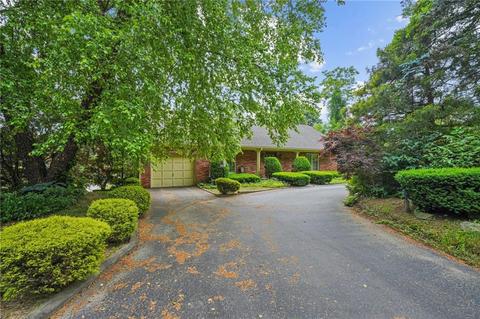 596 Natick Ave, Cranston, RI 02921