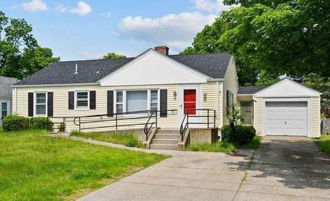 38 Titus Ln, Warwick, RI 02888