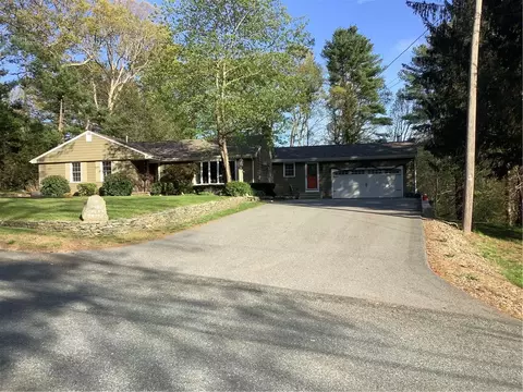 19 Pinecrest Dr, Glocester, RI 02829