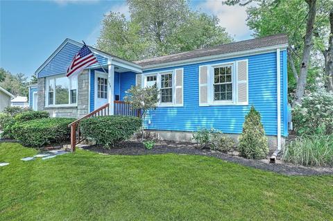 126 Scenic Dr, Cranston, RI 02920