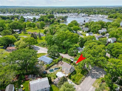 520 Meadow View Ave, Warwick, RI 02887 photo 2