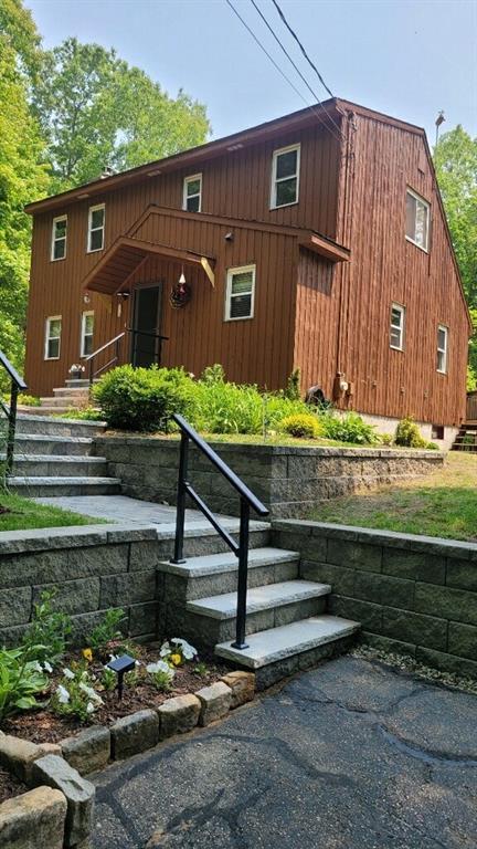 505 Maureen Cir, Mapleville, RI 02839