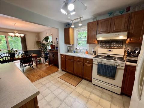 505 Maureen Cir, Mapleville, RI 02839 photo 3