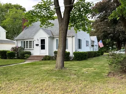 323 Thames Ave, Warwick, RI 02886 photo 1