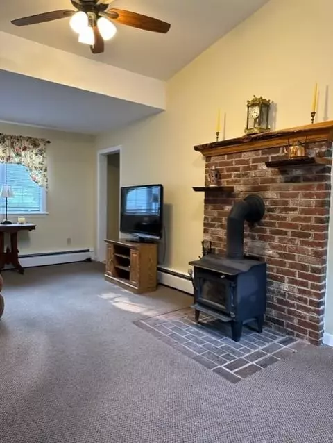 323 Thames Ave, Warwick, RI 02886 photo 2