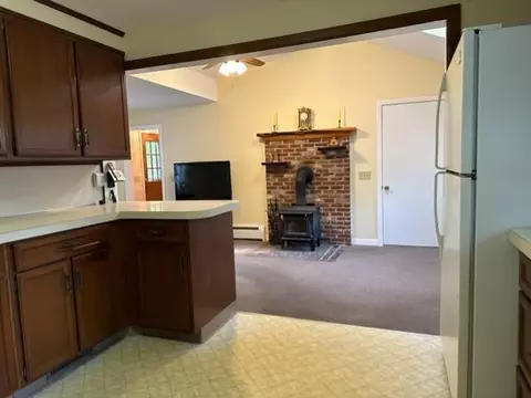323 Thames Ave, Warwick, RI 02886 photo 5