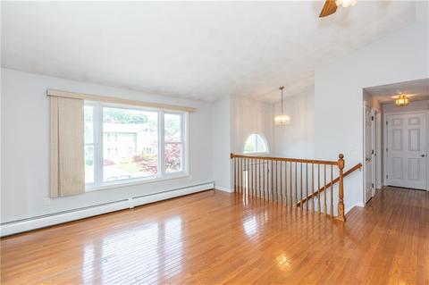 35 Stephanie Ct, Warwick, RI 02889 photo 3