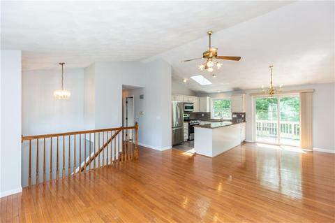 35 Stephanie Ct, Warwick, RI 02889 photo 4