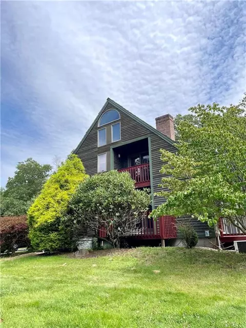 25 Clark Rd, Smithfield, RI 02917