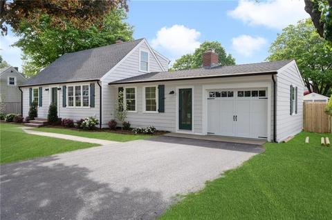 81 Third St, East Greenwich, RI 02818