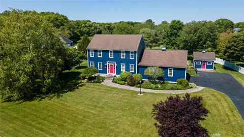 43 Meadowbrook Lane Ln, Westport, MA 02790