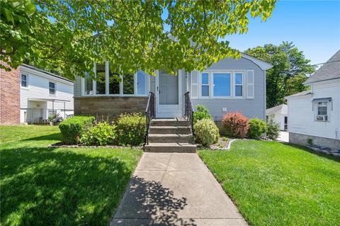105 Walnut St, Johnston, RI 02919