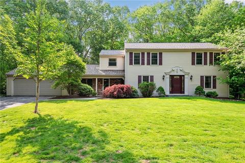 72 Countryside Dr, Cumberland, RI 02864
