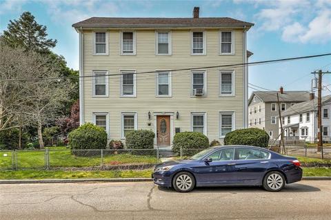 91 Arnold St, Lincoln, RI 02865