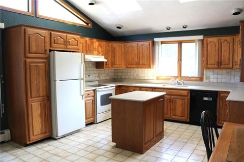 197 Ray Ave, Woonsocket, RI 02895 photo 4